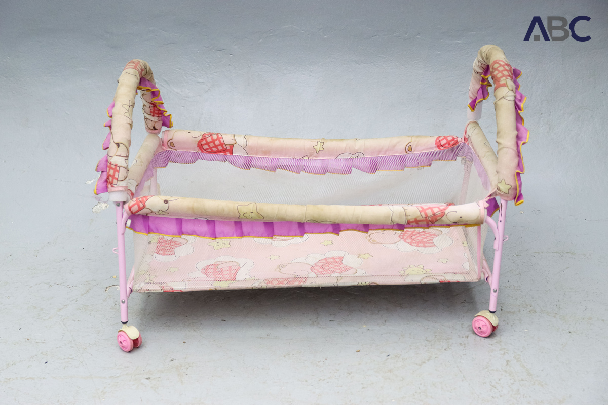 Cot Bed Metal Framed (L 880 × W 520 × H 600mm) (1)