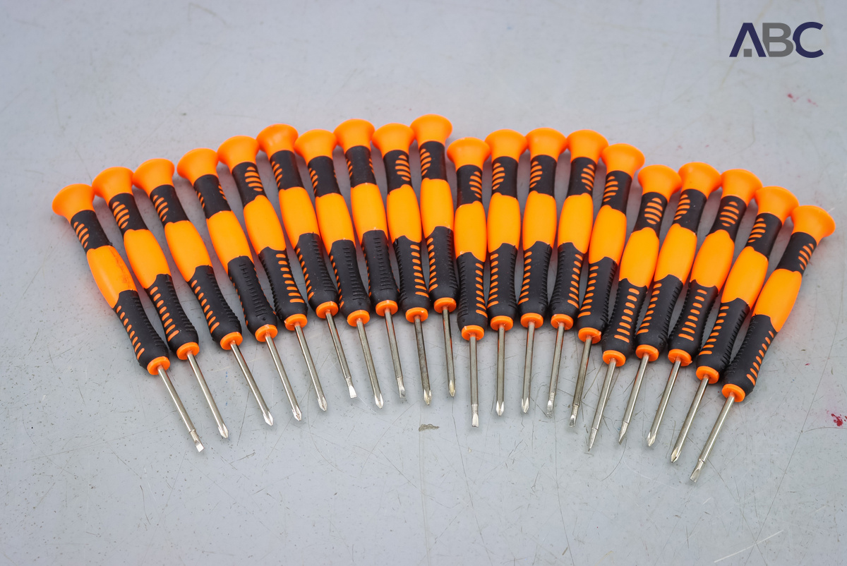 Trimmer Line & Assorted Screwdrivers (21 In a Packet)