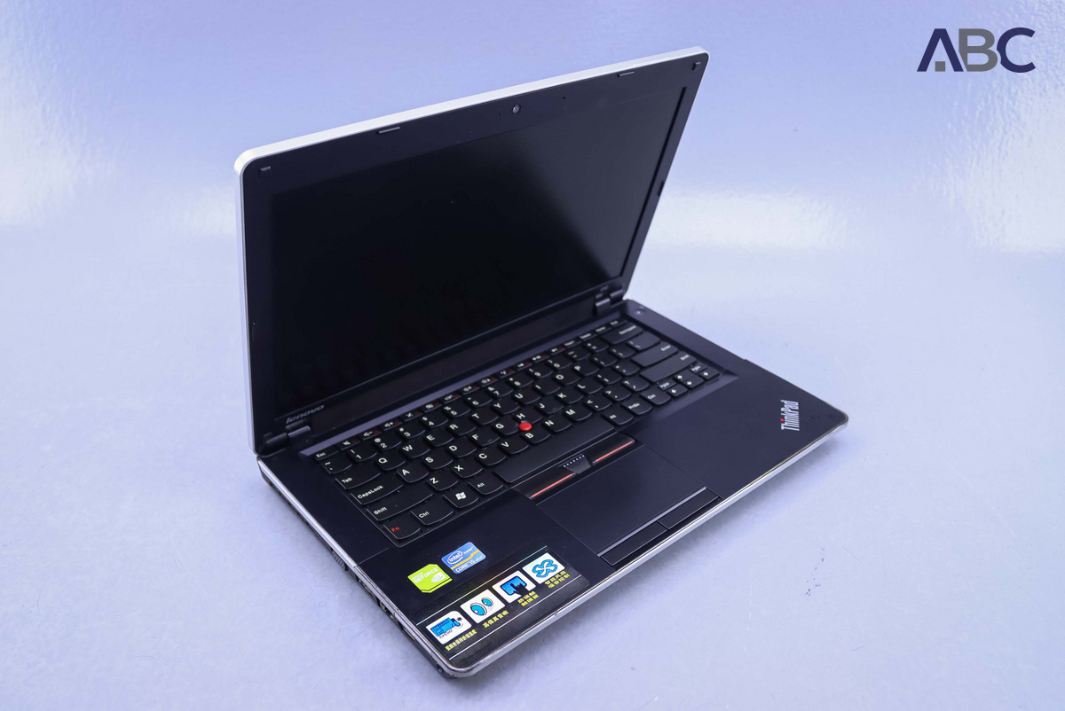 Lenovo Thinkpad Edge E40 Laptop (14") (1)