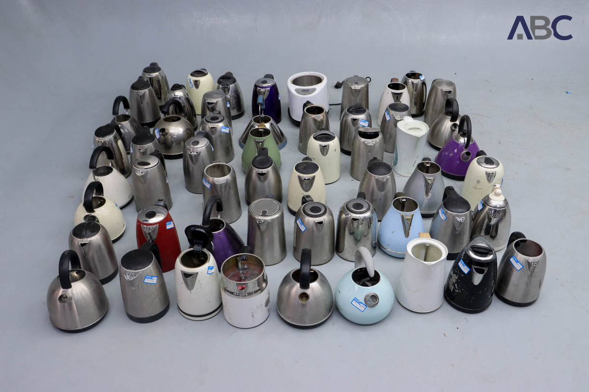 Kettles & Bases (1 Lot In a Box)